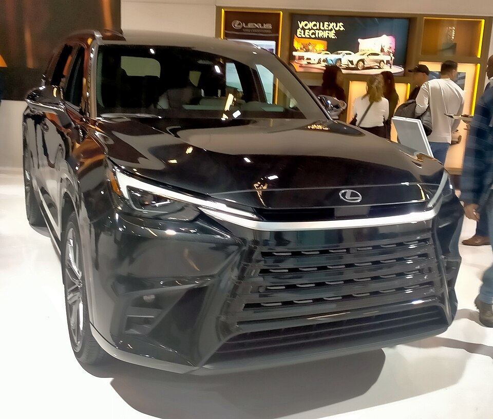 Lexus TX