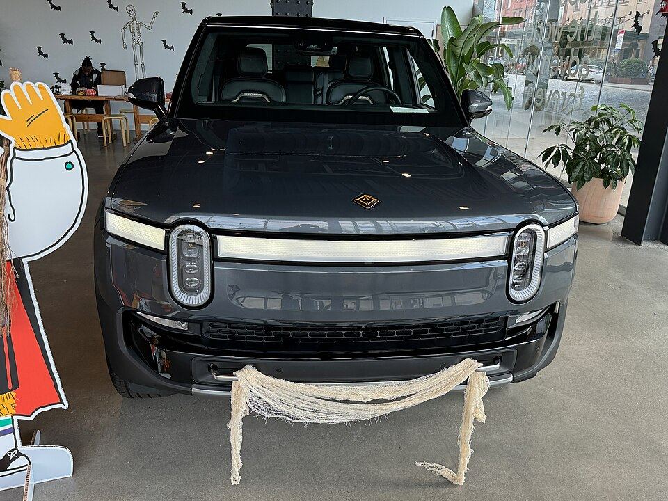 Rivian R1S